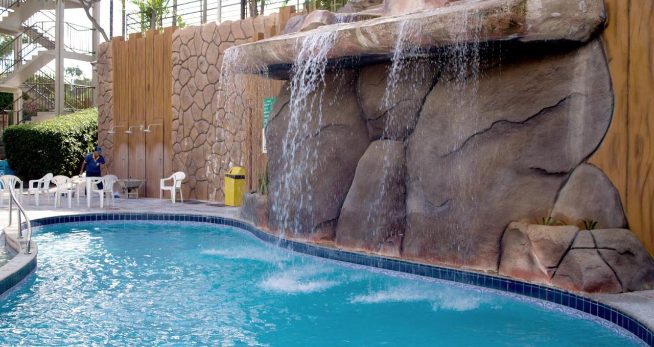 Golden Dolphin Grand Hotel - Mondial Tur Caldas Novas Bagian luar foto